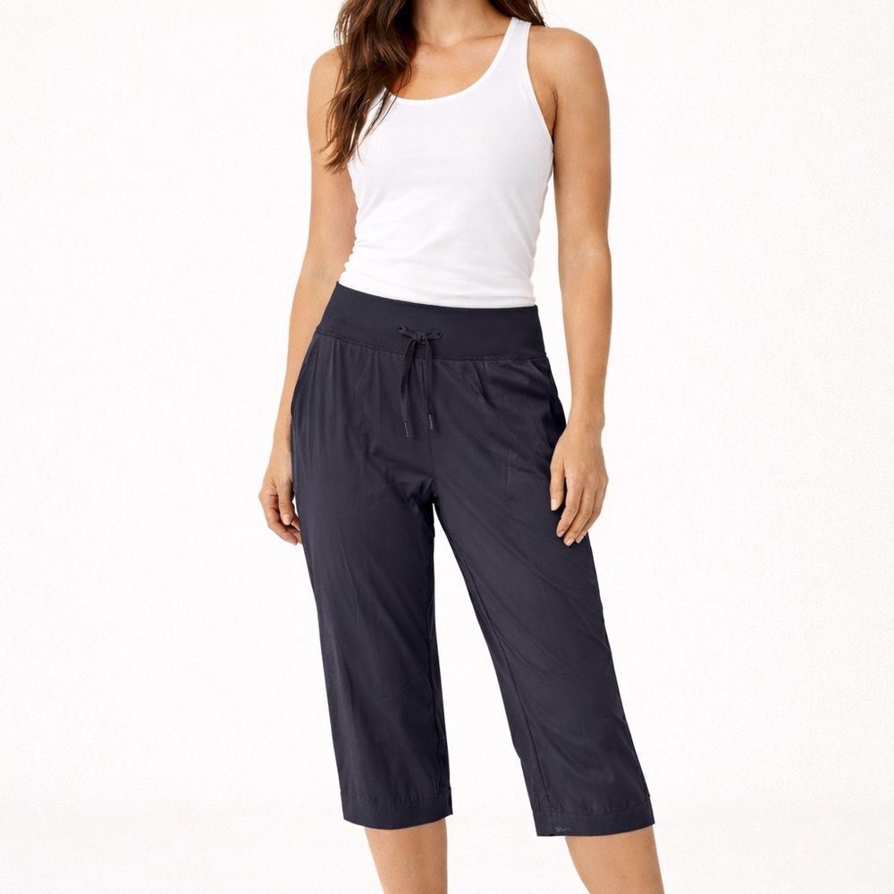 Lululemon Studio Capri Pants – Size 6